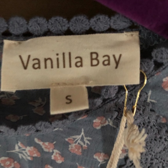 Vanilla Bay sheer top. Size small. And size large - Picture 5 of 9